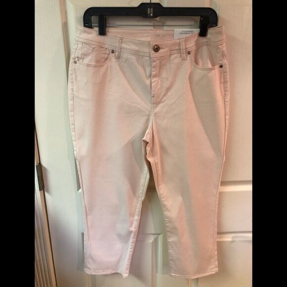 Chico’s girlfriend crop jeans - Picture 1 of 10